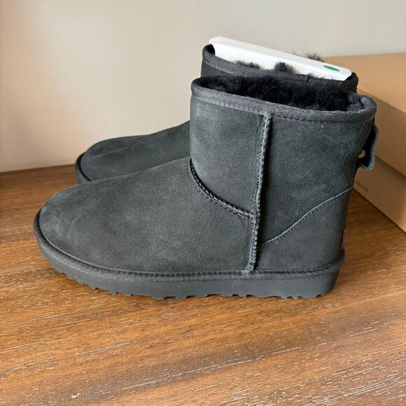 UGG Woman’s Black Classic Mini Suede Slip On Winter Boots- Size 8 - Picture 1 of 8